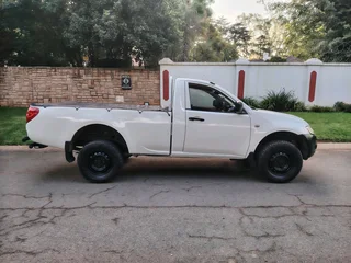 2015 Mitsubishi Long Base bakkie R75000 !!!