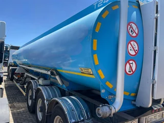 2019 Henred Fruehauf Fuel tanker