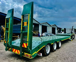NEW PR Trailer tri axle step deck low beds