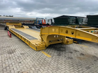 New PR Trailers tridem Well deck low bed