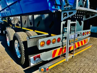 NEW PR Trailers 40M3 link side tippers