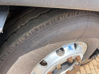 Reduced!! 2020 UD GW26.460 Quon