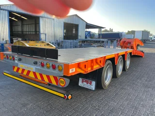 New PR Trailer tri axle low bed