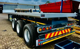 NEW PR Trailer tri axle flat deck