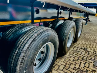 NEW PR Trailer tri axle flat deck