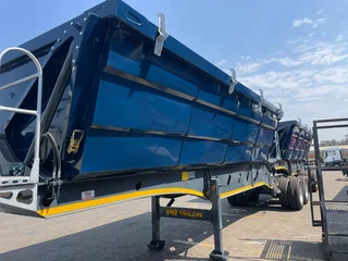 NEW PR Trailers link side tippers