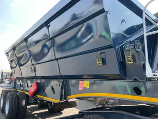 NEW PR Trailers link side tippers
