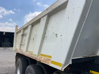 2017 UD Quester CWE370 10m3 tipper