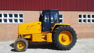 2005 - BELL 1226 4x2 TRACTOR