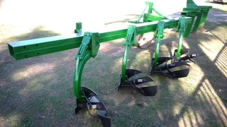 JOHN DEERE PLOUGH