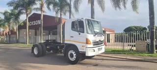 2015 Hino 500 1726 4x2 Truck Tractor