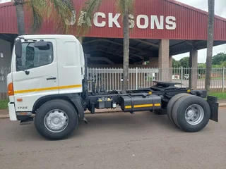 2015 Hino 500 1726 4x2 Truk Tractor