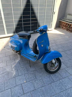 VINTAGE VESPA SCOOTER