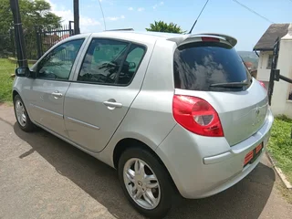 2009 Renault clio 3 automatic
