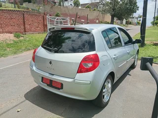 2009 Renault clio 3 automatic