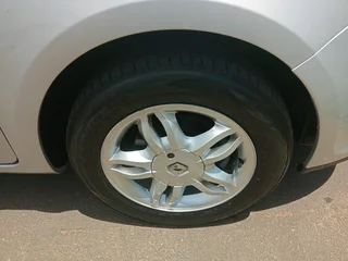 2009 Renault clio 3 automatic