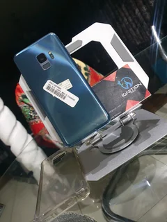 Samsung S9 - Blue - Like New!