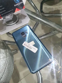 Samsung S9 - Blue - Like New!