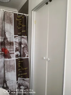 Flatlet fully furnished   Non smokers only near SAMRC...balcony flat upstairs