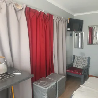 Flatlet fully furnished   Non smokers only near SAMRC...balcony flat upstairs