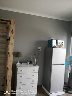 Flatlet fully furnished   Non smokers only near SAMRC...balcony flat upstairs