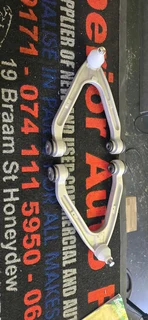 Hummer H3 3.7 Upper control Arms