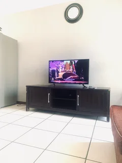 Samsung Smart 41’’ TV &amp; TV stand combo R5500