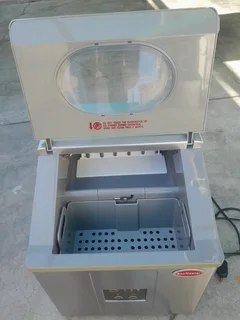 Snowmaster ice maker