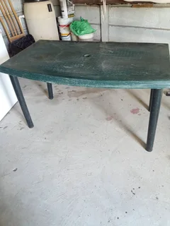 Table - Ad Posted By Elaine Tomlinson