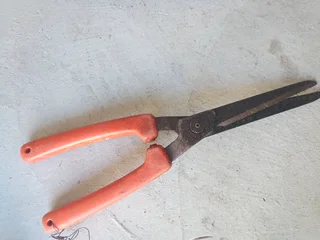 HAND HEDGE CUTTER