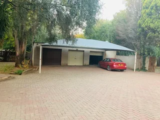 Bachelor Flat to let