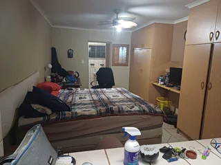 Bachelor Flat to let