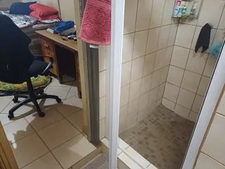 Bachelor Flat to let