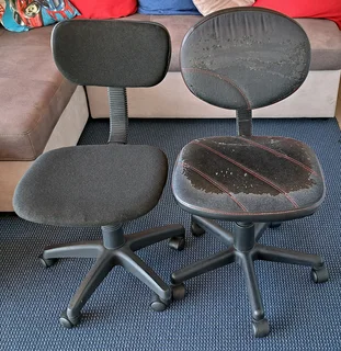 Height Adjustable 360° rotation Office Typist Chairs on wheels in excellent working condition.
