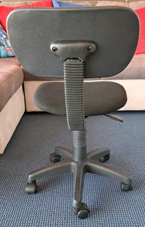 Height Adjustable 360° rotation Office Typist Chairs on wheels in excellent working condition.