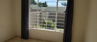 2 BEDROOM TOWNHOUSE IN BALLY GREEN, SUNDOWNER