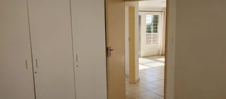 2 BEDROOM TOWNHOUSE IN BALLY GREEN, SUNDOWNER