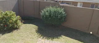 2 BEDROOM TOWNHOUSE IN BALLY GREEN, SUNDOWNER