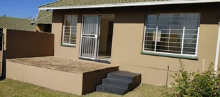 2 BEDROOM TOWNHOUSE IN BALLY GREEN, SUNDOWNER