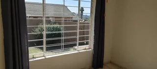 2 BEDROOM TOWNHOUSE IN BALLY GREEN, SUNDOWNER