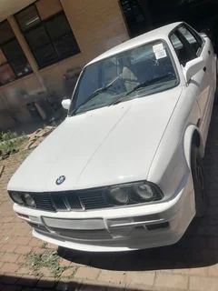 1989 BMW 318i Sedan
