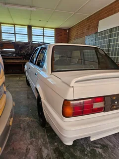 1989 BMW 318i Sedan