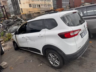 Stripping Renault Triber For Parts!