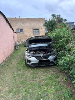 Stripping 2022 Renault Triber 1.0 For Parts!