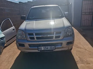 Stripping Isuzu Go Big KB240 (C24SE) For Parts!