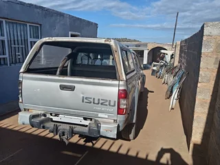 Stripping Isuzu Go Big KB240 (C24SE) For Parts!