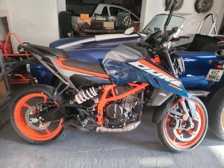 KTM 390 Duke blue