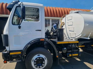 Vacuum Truck, Honey Sucker