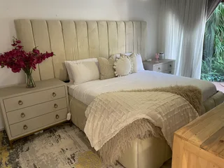 BEACON BAY/BLUE BEND – LOVELY UPMARKET FOUR BEDROOMED HOUSE