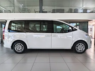 2024  HYUNDAI STARIA R2.2 9 SEATER EXEC BUS AT